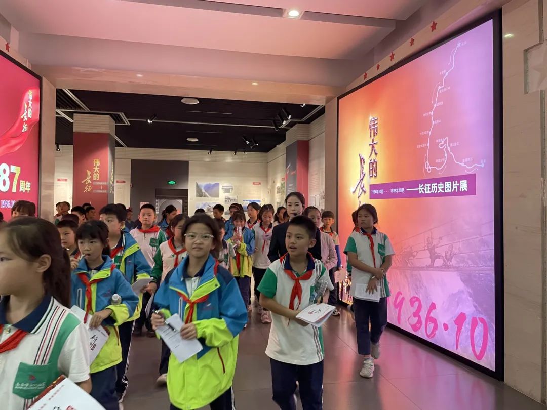 四渡赤水纪念馆原创展览“伟大的长征——长征历史图片展”获观众好评！