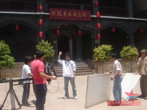 中央电视台与习水县委、政府联合拍摄《天亮了，我还在》、《月亮河》两部MTV