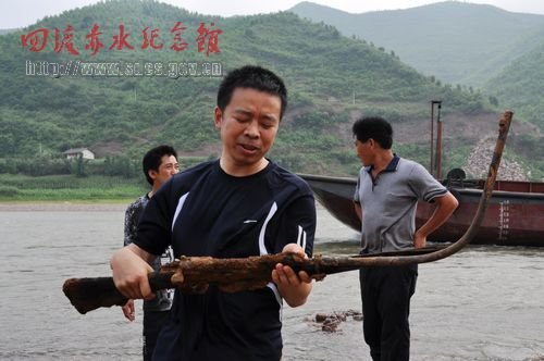 沉睡赤水河底75年红军步枪意外出土