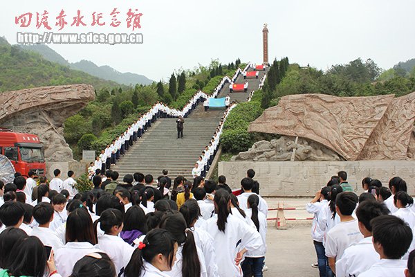 巍巍青山埋忠骨 清明时节祭英灵