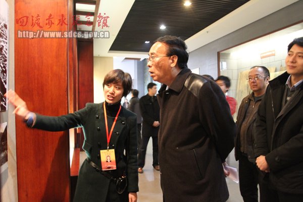 中国奥委会副主席李志坚参观四渡赤水纪念馆