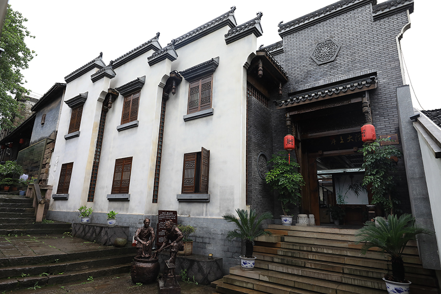 “赤水河·岸上大院”主体工程竞争性谈判在习水县举行