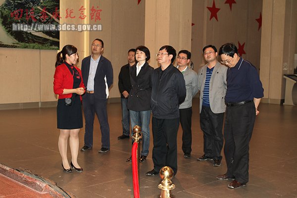 遵义市常务副市长范元平莅临土城调研
