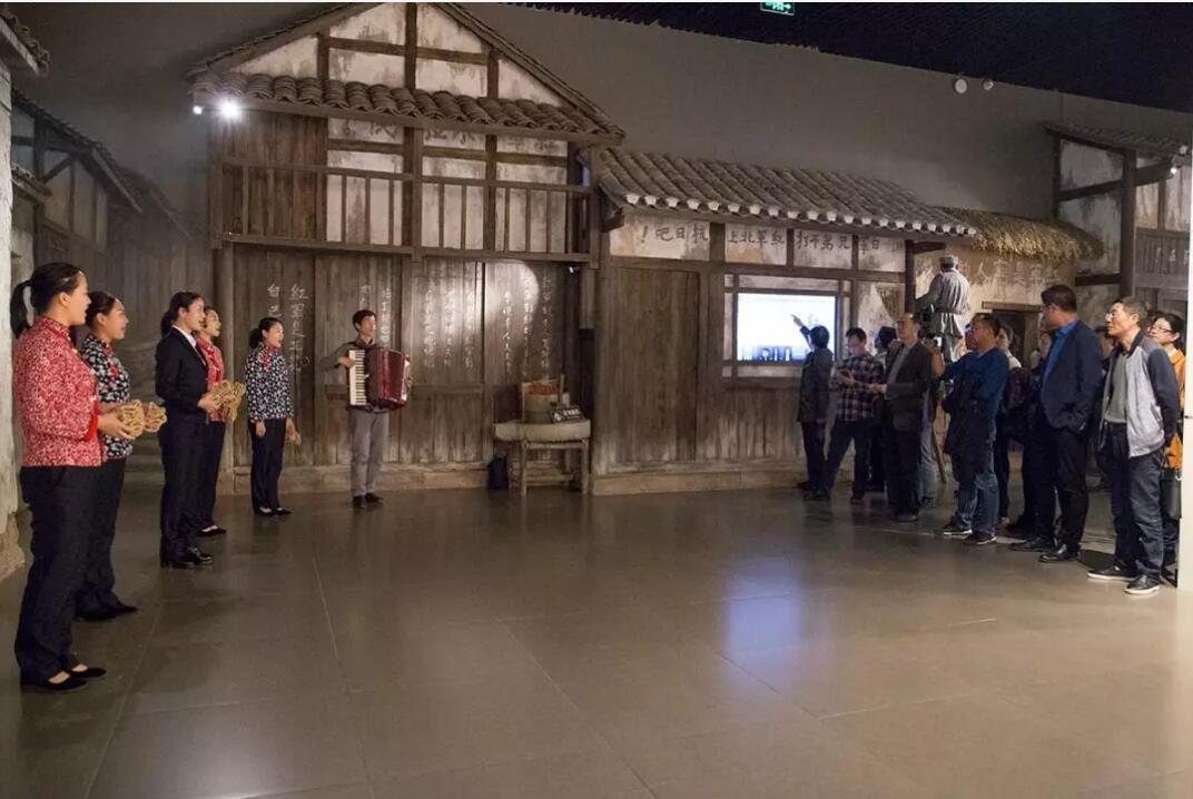 贵州省革命文化保护开发与爱国主义教育基地建设调研座谈会部分参会嘉宾在土城调研