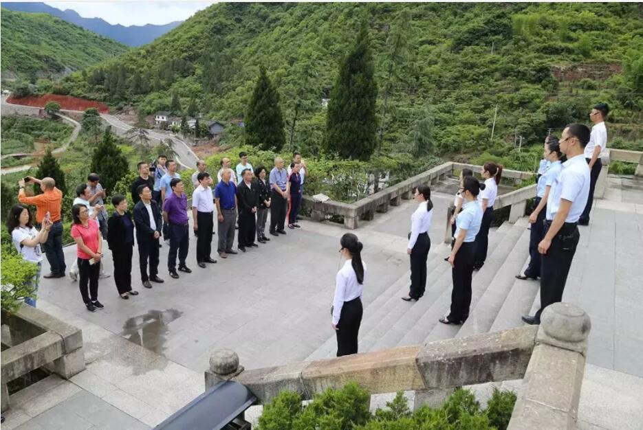省政协副主席张广奇一行来土城考察