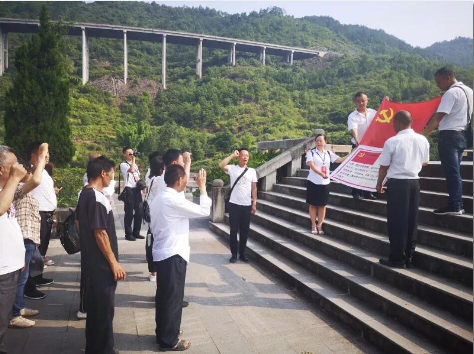 让红色精神助推脱贫攻坚