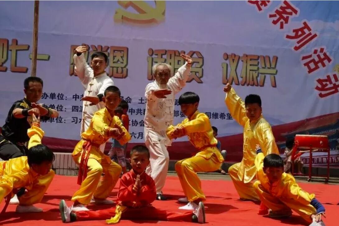 摩拳擦掌来比拼 凝心聚力促脱贫