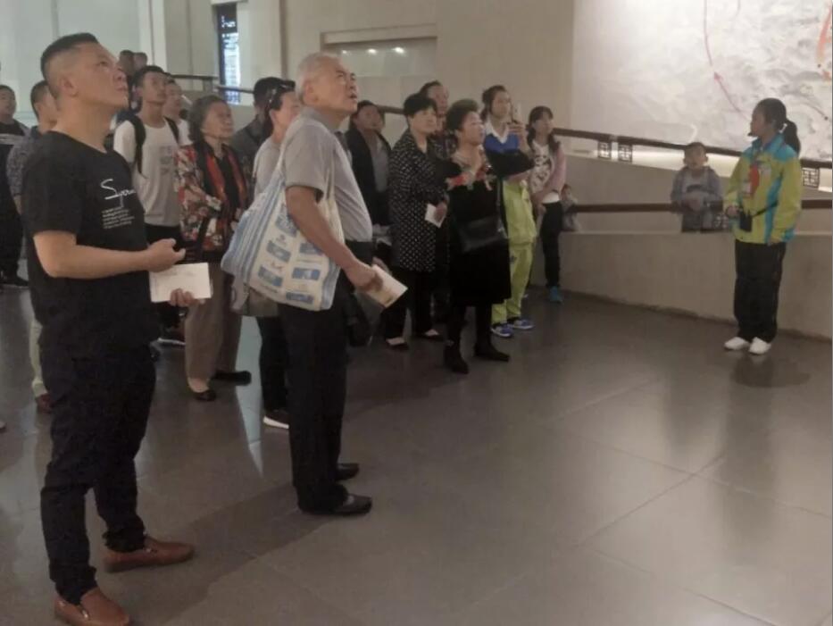 跟着小小讲解员“体验四渡赤水”