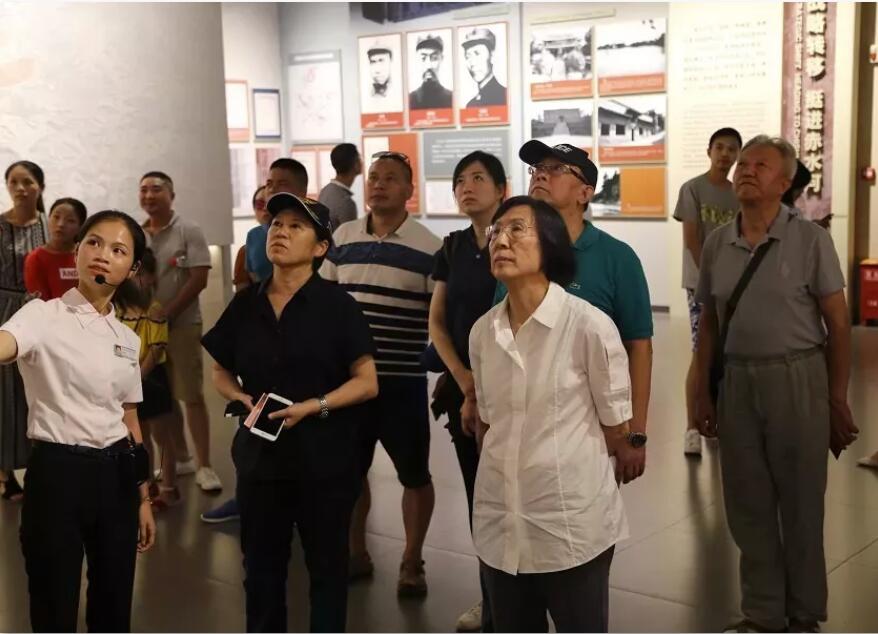 耿飚将军之女到土城追寻父亲足迹