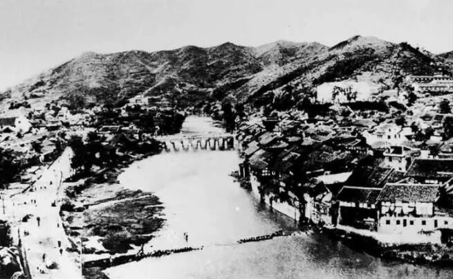 1935年2月27日,中央红军再次攻占遵义