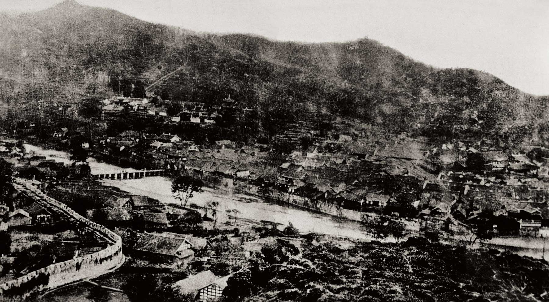 1935年的遵义城.jpg