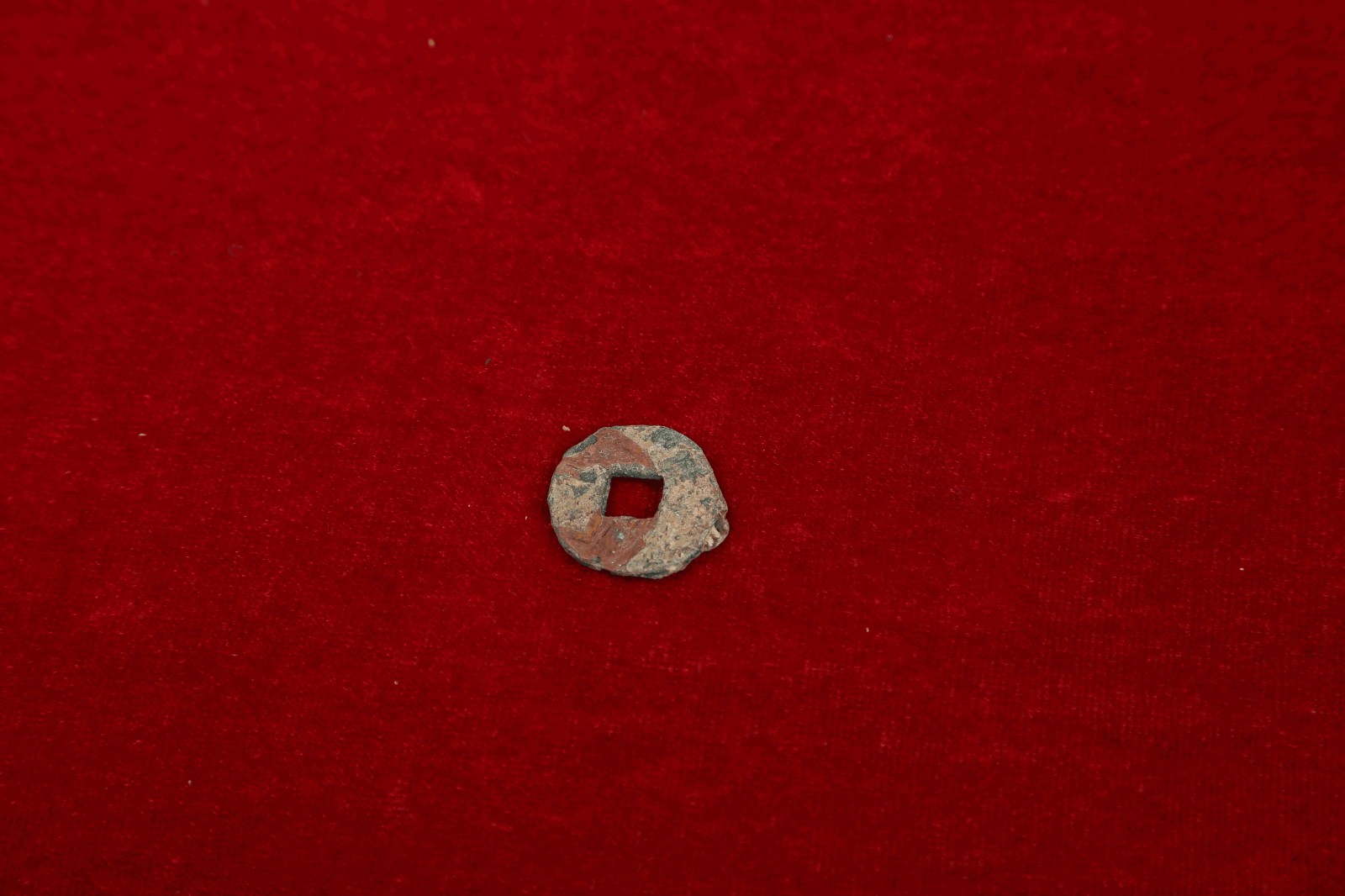 SDCS201709805—货泉铜钱，直径2.4厘米，厚0.15厘米，重3.64克。.JPG