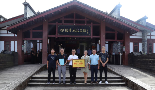 馆校共建 书写传承红色基因锦绣诗篇