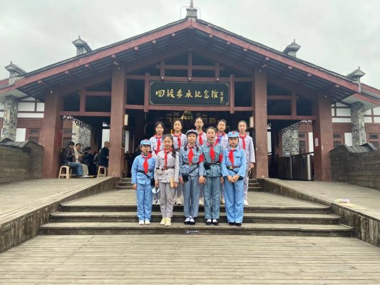 红星闪闪，童心向党 ——清明时节我馆小小讲解员在展厅里讲述革命故事